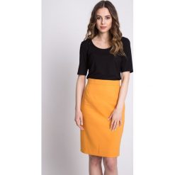 Klasyczna musztardowa spódnica z podszewką BIALCON. Czarne spódnice BIALCON, na wiosnę, bez wzorów, eleganckie, koszulowe. W wyprzedaży za 122.00 zł.
