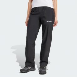 Dwuwarstwowe spodnie przeciwdeszczowe Terrex Multi Climaproof. Czarne spodnie sportowe Adidas, m, bez wzorów, trekkingowe, ClimaProof (Adidas). Za 479.00 zł.