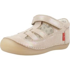 Sandały KICKERS SUSHY Beżowy. Brązowe sandały Kickers, bez wzorów, ze skóry, bez obcasa, bez zapięcia. Za 217.99 zł.