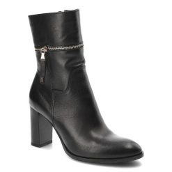 Czarne Eleganckie Botki Simen Na Obcasie. Czarne botki Simen, bez wzorów, ze skóry, bez obcasa, na obcasie, bez zapięcia. Za 458.99 zł.