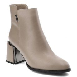 Beżowe Botki Artiker Modne Skórzane Buty Na Obcasie. Brązowe botki Artiker, bez wzorów, ze skóry, bez obcasa, na obcasie, bez zapięcia. Za 319.00 zł.
