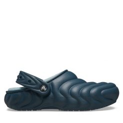 Klapki Crocs. Niebieskie klapki Crocs, bez wzorów, bez obcasa. Za 179.99 zł.