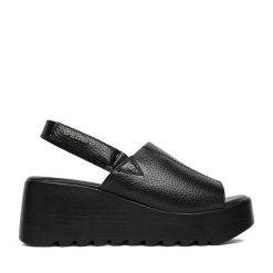 Sandały G-Star Raw. Czarne sandały G-Star Raw, bez wzorów, retro, bez obcasa, na koturnie, bez zapięcia. Za 259.99 zł.