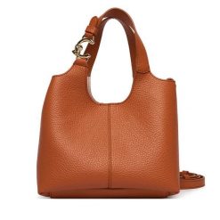 Torebka Coccinelle. Brązowe torebki klasyczne Coccinelle, bez wzorów, bez dodatków. Za 1,209.00 zł.