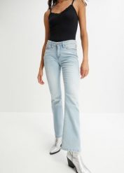 Dżinsy ze stretchem BOOTCUT, mid waist. Niebieskie jeansy bonprix, bez wzorów. Za 129.99 zł.