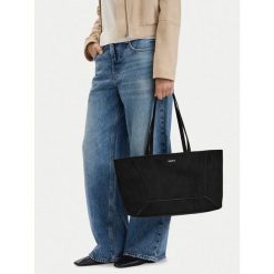 Torebka MEXX. Czarne shopper Mexx, bez wzorów, bez dodatków. Za 229.99 zł.
