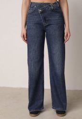 Niebieskie Bawełniane Jeansy o Szerokim Kroju z Asymetrycznym Zapięciem Fezitera. Niebieskie jeansy Born2be, l, bez wzorów, z podwyższonym stanem. Za 129.99 zł.