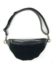 Marlon Skórzana saszetka w kolorze czarnym - 29 x 13 x 8 cm rozmiar: onesize. Czarne torby na ramię Marlon, bez wzorów, z materiału, sportowe, przez ramię, bez dodatków. Za 228.92 zł.