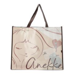 Torba zakupowa damska Anekke, wykonana z wytrzymałego materiału syntetycznego z dekoracyjnym nadrukiem pojemna, beżowa, 42474-910. Brązowe shopper Anekke, bez wzorów, z syntetyku, z nadrukiem, bez dodatków. Za 39.99 zł.