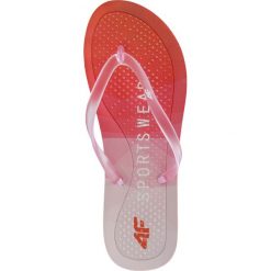 Klapki damskie KLD203 - czerwony. Czerwone klapki 4f, bez wzorów, z gumy, bez obcasa. W wyprzedaży za 29.99 zł.