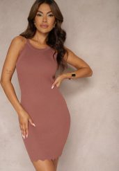 Ciemnoróżowa Sukienka Phelothee. Czerwone sukienki Renee, bez wzorów, z dzianiny, bez kołnierzyka, bez ramiączek, mini, bodycon. Za 39.99 zł.