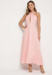 Różowa Rozkloszowana Sukienka z Wiskozą i Dekoltem Typu Halter Dolienna. Czerwone sukienki Born2be, l, bez wzorów, z wiskozy, eleganckie, bez kołnierzyka, bez ramiączek, maxi, rozkloszowane. Za 89.99 zł.
