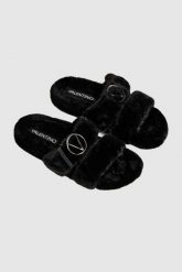 VALENTINO Czarne klapki damskie z syntetycznego futerka, Rozmiar 37. Czarne klapki Valentino by Mario Valentino, bez wzorów, z syntetyku, bez obcasa. W wyprzedaży za 418.99 zł.