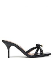 LOVE MOSCHINO Klapki JA28036G1MIH0000 Czarny. Czarne klapki Love Moschino, bez wzorów, ze skóry, bez obcasa. Za 669.99 zł.