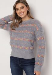 Ciemnoszary Sweter z Wełną w Paski o Fakturze Imitującej Pióra Lazina. Szare swetry Born2be, bez wzorów, z wełny, bez ramiączek. Za 49.99 zł.