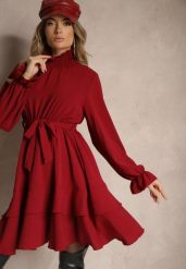 Bordowa Sukienka z Falbankami i Golfem z Gumką w Talii i Dodatkowym Wiązanym Paskiem Savire. Czerwone sukienki Renee, na co dzień, bez wzorów, eleganckie, bez kołnierzyka, bez ramiączek, mini. Za 74.99 zł.