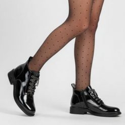 Botki damskie S. Barski, eleganckie na płaskim obcasie i skórzane lakierowane, czarne, MR52-124. Czarne botki S.BARSKI, bez wzorów, z lakierowanej skóry, bez obcasa, na płaskiej podeszwie, bez zapięcia. Za 263.99 zł.