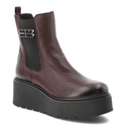 Bordowe Botki Armodo Eleganckie Obuwie Damskie Na Koturnie. Czerwone botki Armodo, na zimę, z aplikacjami, ze skóry, bez obcasa, na koturnie, bez zapięcia. Za 399.99 zł.