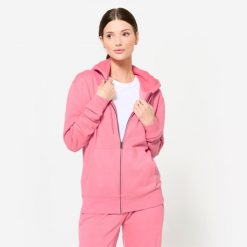 Bluza na zamek z kapturem damska Domyos Gym & Pilates. Czerwone bluzy DOMYOS, m, bez wzorów, z poliesteru, z kapturem. Za 109.99 zł.