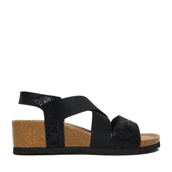 Sandały Go Soft. Czarne sandały GO SOFT, bez wzorów, bez obcasa, na koturnie, bez zapięcia. Za 159.99 zł.