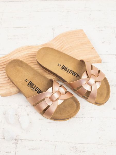 Billowy Klapki w kolorze jasnoróżowym rozmiar: 41. Różowe klapki Billowy, bez wzorów, z otwartym noskiem, bez obcasa. Za 105.63 zł.