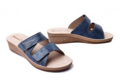 INBLU PV-04 004 granatowy, klapki damskie. Niebieskie klapki Inblu, bez wzorów, bez obcasa, na koturnie. Za 62.99 zł.