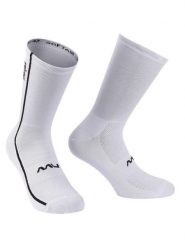 Skarpety rowerowe NORTHWAVE Apres Race Sock 18 cm biały. Białe skarpety Northwave, bez wzorów, z dzianiny. Za 39.00 zł.