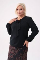 Elegancka czarna bluzka Livia z wiązaniem PLUS SIZE XXL OVERSIZE. Czarne bluzki Moda Size Plus Iwanek, plus size, bez wzorów, z poliesteru, eleganckie, bez kołnierzyka, plus size, bez ramiączek. Za 199.90 zł.