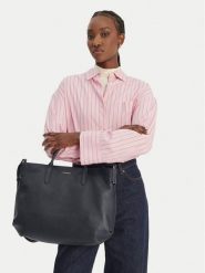 Coccinelle Torebka T95 Coccinellerebekka E1 T95 18 01 01 Granatowy. Niebieskie torebki klasyczne Coccinelle, bez wzorów, ze skóry, bez dodatków. Za 1,699.00 zł.