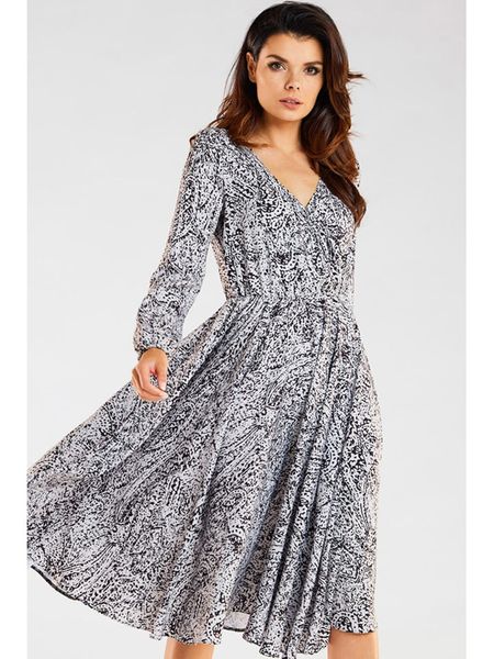 Awama Sukienka w kolorze biało-czarnym rozmiar: M. Białe sukienki Awama, m, bez wzorów, z tkaniny, bez kołnierzyka, bez ramiączek, midi. Za 110.04 zł.