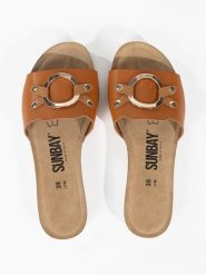 Sunbay Skórzane klapki "Sonia" w kolorze jasnobrązowym rozmiar: 37. Brązowe klapki Sunbay, bez wzorów, ze skóry, z otwartym noskiem, bez obcasa. Za 139.95 zł.