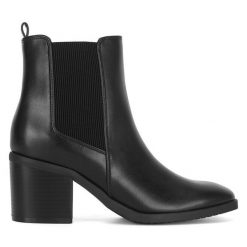Sztyblety Clara Barson. Czarne botki Clara Barson, bez wzorów, bez obcasa, na słupku, bez zapięcia. Za 169.99 zł.