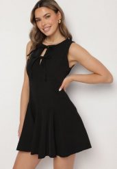 Czarna Rozkloszowana Sukienka Bez Rękawów z Ozdobnymi Wiązaniami Avelkio. Czarne sukienki Born2be, na spacer, m, bez wzorów, eleganckie, bez kołnierzyka, bez ramiączek, mini, rozkloszowane. W wyprzedaży za 79.99 zł.