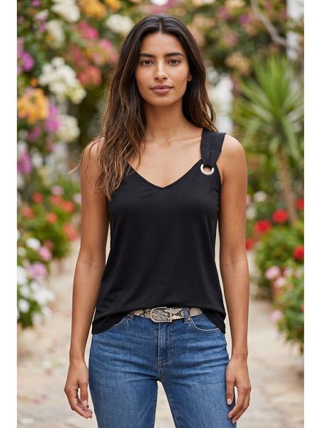 SOULSHAE Top w kolorze czarnym rozmiar: XXL/3XL. Czarne topy SOULSHAE, xl, bez wzorów, z wiskozy, bez kołnierzyka, bez ramiączek. Za 69.95 zł.