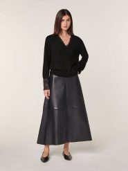 Rodier Wełniany sweter w kolorze czarnym rozmiar: M. Czarne swetry Rodier, m, bez wzorów, z koronki, bez ramiączek. Za 304.99 zł.