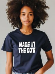 WOOOP Koszulka "Made in 00´s" w kolorze granatowym rozmiar: S. Niebieskie bluzki Wooop, s, bez wzorów, z bawełny, bez kołnierzyka, bez ramiączek. Za 53.04 zł.