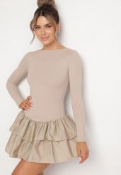 Beżowa Rozkloszowana Sukienka z Długim Rękawem i Falbanką Reonaria. Brązowe sukienki Born2be, na co dzień, bez wzorów, eleganckie, bez kołnierzyka, bez ramiączek, mini, rozkloszowane. Za 89.99 zł.