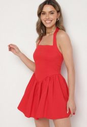 Czerwona Rozkloszowana Sukienka Vices z Paskiem na Szyję Nelimira. Czerwone sukienki Born2be, na co dzień, l, z aplikacjami, eleganckie, bez kołnierzyka, bez ramiączek, mini, rozkloszowane. Za 79.99 zł.