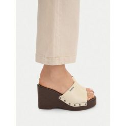 Klapki G-Star. Brązowe klapki G-Star, bez wzorów, bez obcasa. Za 259.99 zł.