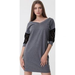 Ciemnoszara Sukienka Clarabelle. Sukienki Born2be, l, bez wzorów, z dzianiny, bez kołnierzyka, bez ramiączek, mini. Za 69.99 zł.