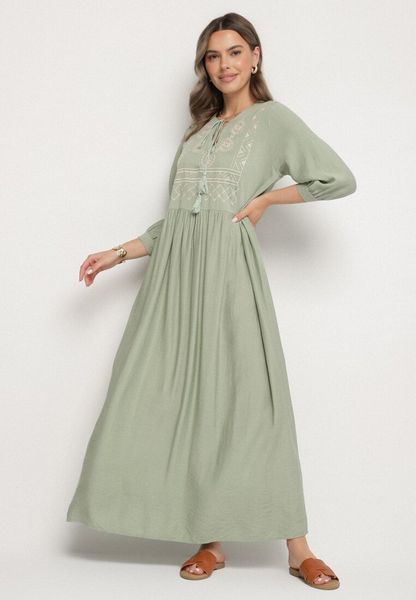 Ciemnozielona Wiskozowa Sukienka z Ozdobnym Haftem Galrisena. Zielone sukienki Born2be, do pracy, l, bez wzorów, z wiskozy, biznesowe, bez kołnierzyka, bez ramiączek, maxi. Za 109.99 zł.