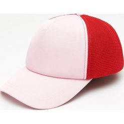 Dwukolorowa czapka z daszkiem - Różowy. Czapki marki Cropp. Za 34.99 zł.