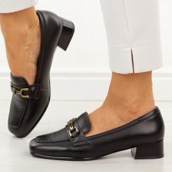 Czarne skórzane półbuty damskie na obcasie Vinceza 39978. Czarne czółenka VINCEZA, z aplikacjami, z jeansu, bez obcasa, na obcasie, bez zapięcia. Za 219.00 zł.