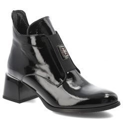 Czarne Botki Armodo Stylowe Lakierowane Obuwie Damskie. Czarne botki Armodo, bez wzorów, z lakierowanej skóry, bez obcasa, na obcasie, bez zapięcia. Za 373.99 zł.