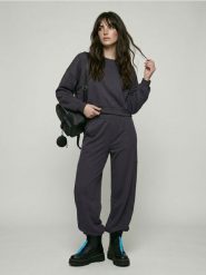 Bluza crewneck soft touch z dodatkiem wiskozy - niebieski. Niebieskie bluzy Sinsay, l, bez wzorów, z wiskozy, bez kaptura. Za 45.99 zł.