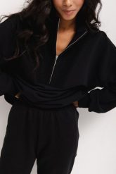 Bluza damska z zamkiem na dekolcie w kolorze TOTALLY BLACK- CLERMONT-UNI. Czarne bluzy Marsala, bez wzorów, z bawełny, bez ramiączek. Za 319.90 zł.