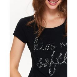 T-SHIRT DAMSKI Z APLIKACJĄ. Czarne t-shirty TOP SECRET, z aplikacjami, z bawełny, bez kołnierzyka, bez ramiączek. W wyprzedaży za 19.99 zł.