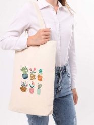 Lucky Bees Torebka w kolorze kremowym - 25 x 40 x 8 cm rozmiar: onesize. Brązowe torby na ramię Lucky Bees, bez wzorów, z bawełny, na ramię, bez dodatków. Za 30.99 zł.