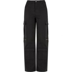 Spodnie Damskie Utility Twill Stretch Loose Cargo Trousers. Czarne spodnie dresowe Urban Classics, bez wzorów. Za 179.99 zł.