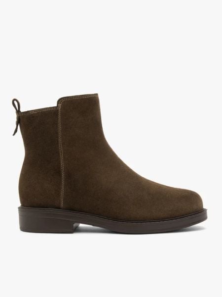 Zielone botki ze skóry welurowej. Zielone botki Brawo sp. z o.o., bez wzorów, ze skóry, z okrągłym noskiem, bez obcasa, na obcasie, bez zapięcia. Za 429.99 zł.